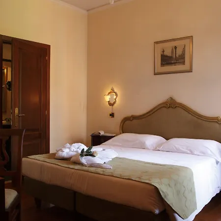 Accademia - Maravege 3* Wenecja
