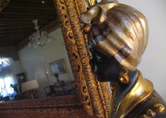 佩西恩那阿卡德米亚玛拉维吉别墅酒店 3*