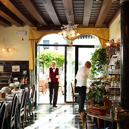 Accademia - Maravege Hotel