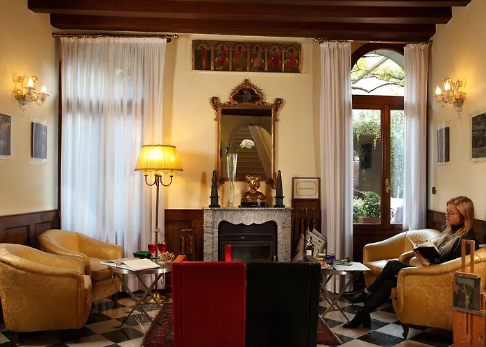 Accademia - Maravege 3*