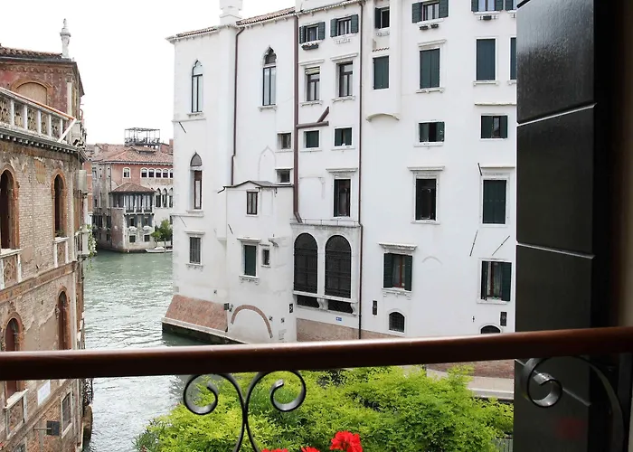 Accademia - Maravege Hotel 3*